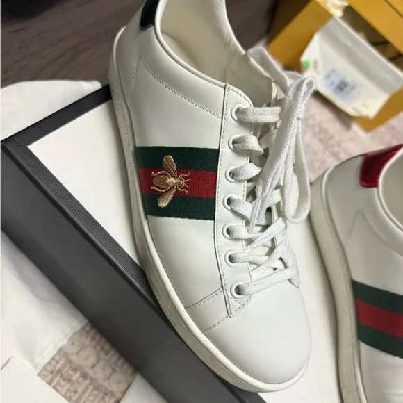 Gucci White Sneakers with Green and Red Stripes - Picture 2 of 6